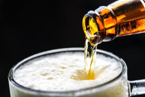 Une bière versée dans un verre
