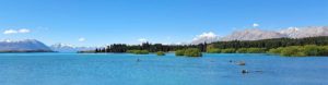 Lac et montagnes en été